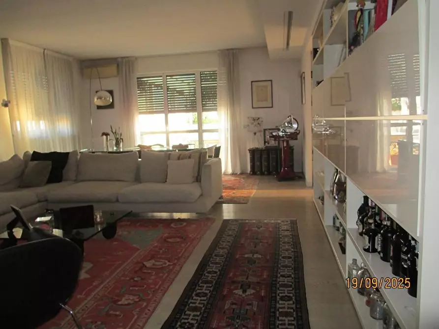 Immagine 8 di Appartamento in vendita  20 a Milano