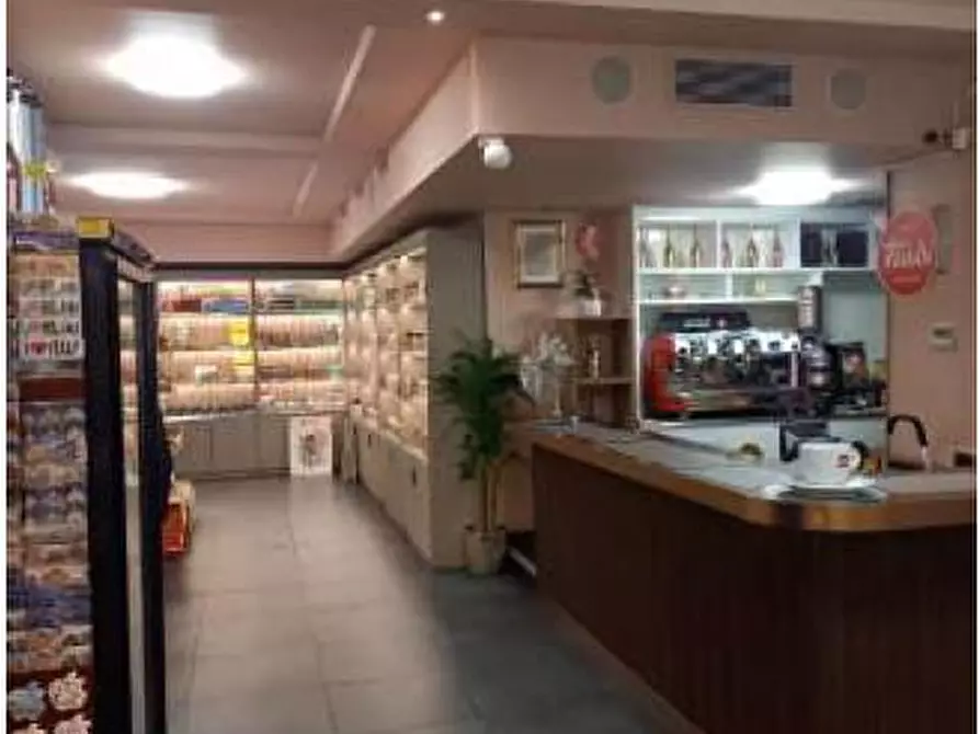 Immagine 2 di Negozio in vendita  4 a Milano