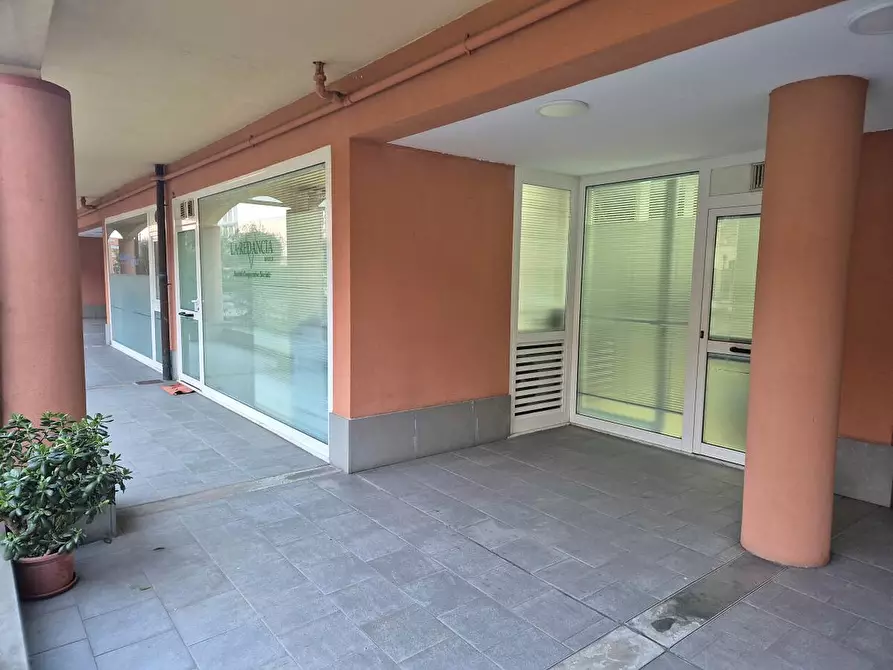 Immagine 7 di Negozio in vendita  43A a Varazze