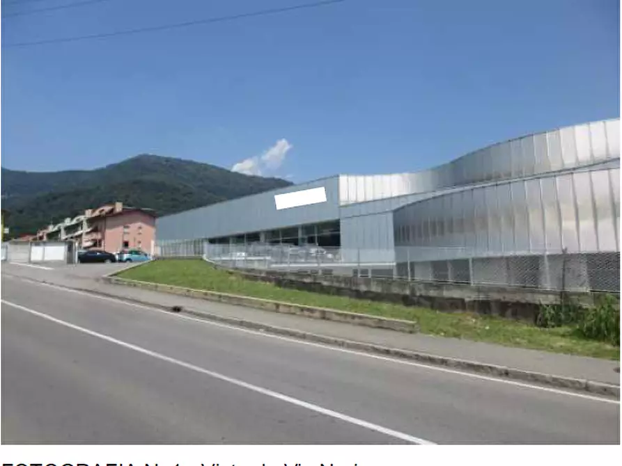 Immagine 2 di Negozio in vendita  9 a Alzano Lombardo