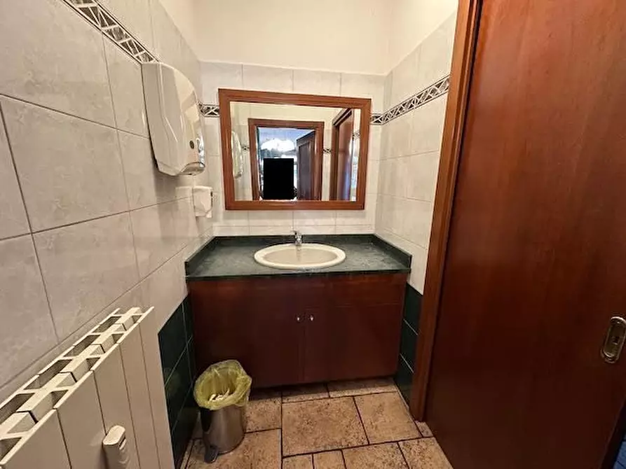 Immagine 8 di Negozio in vendita  91 a Torino