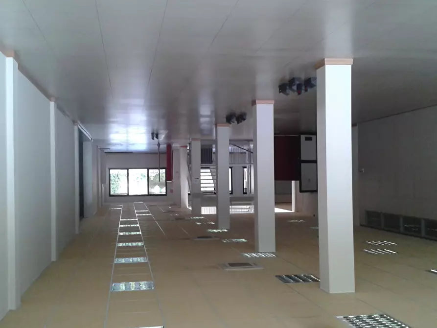 Immagine 8 di Negozio in vendita  152 a Torino