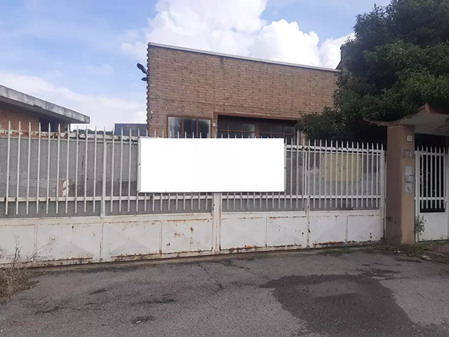 Immagine 2 di Negozio in vendita  15 a Moncalieri