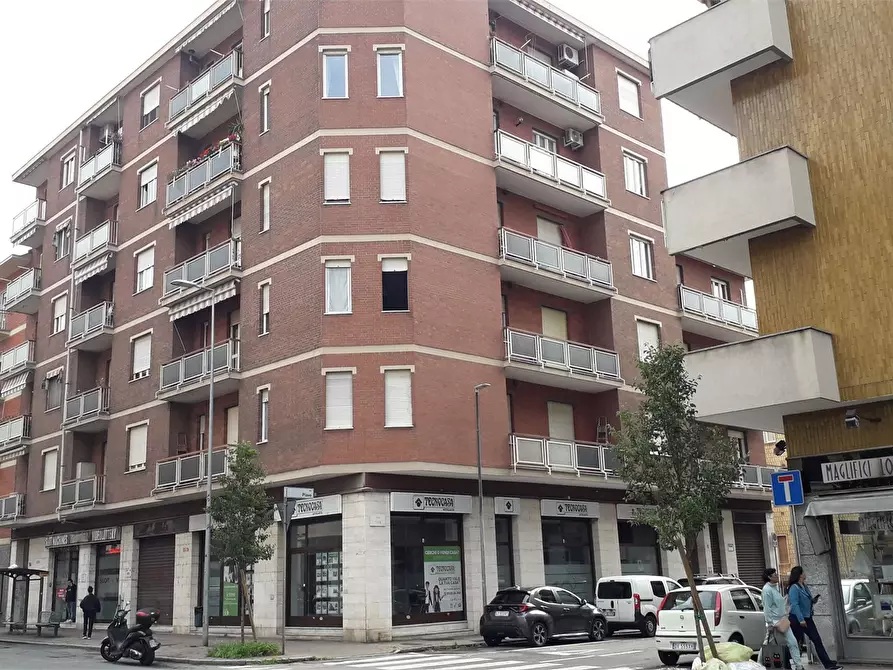 Immagine 2 di Negozio in vendita  54 a Moncalieri