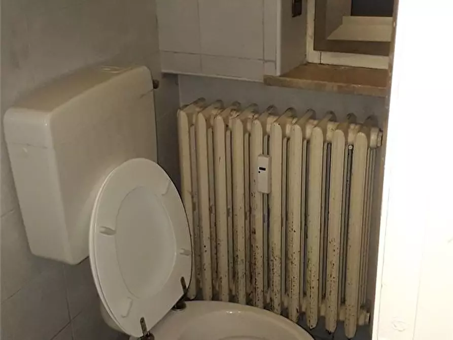 Immagine 9 di Negozio in vendita  54 a Moncalieri