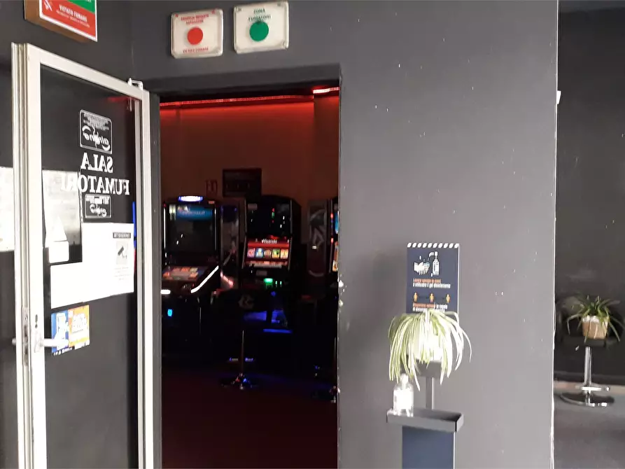 Immagine 6 di Negozio in vendita  54 a Moncalieri