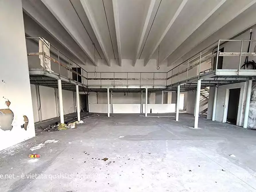 Immagine 7 di Negozio in vendita  196 a Milano