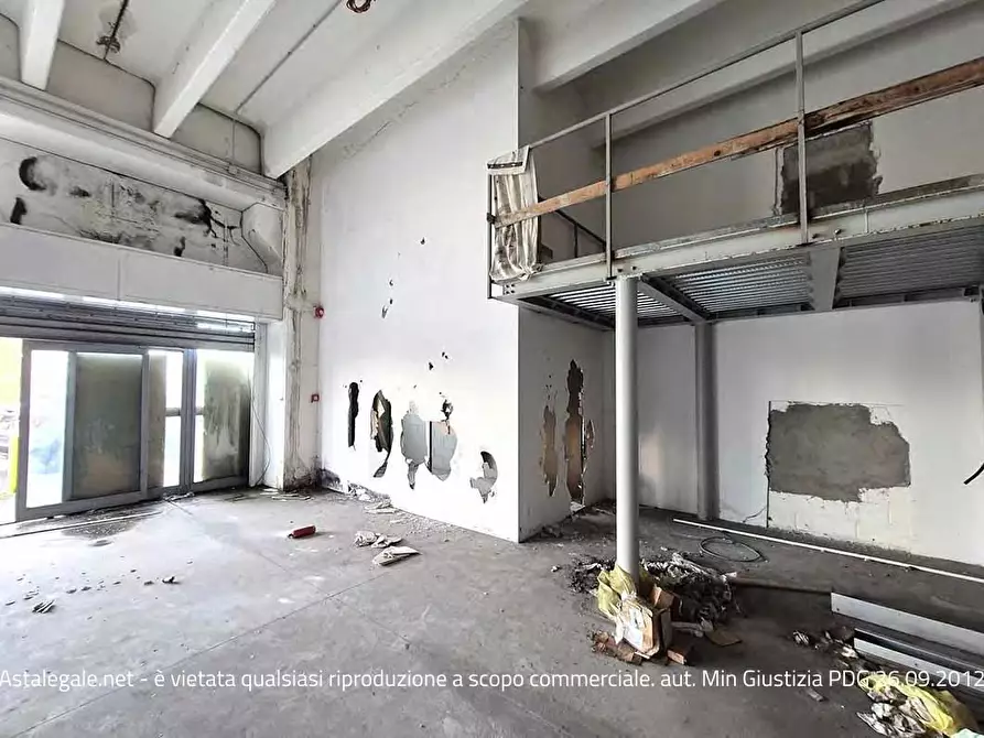 Immagine 9 di Negozio in vendita  196 a Milano