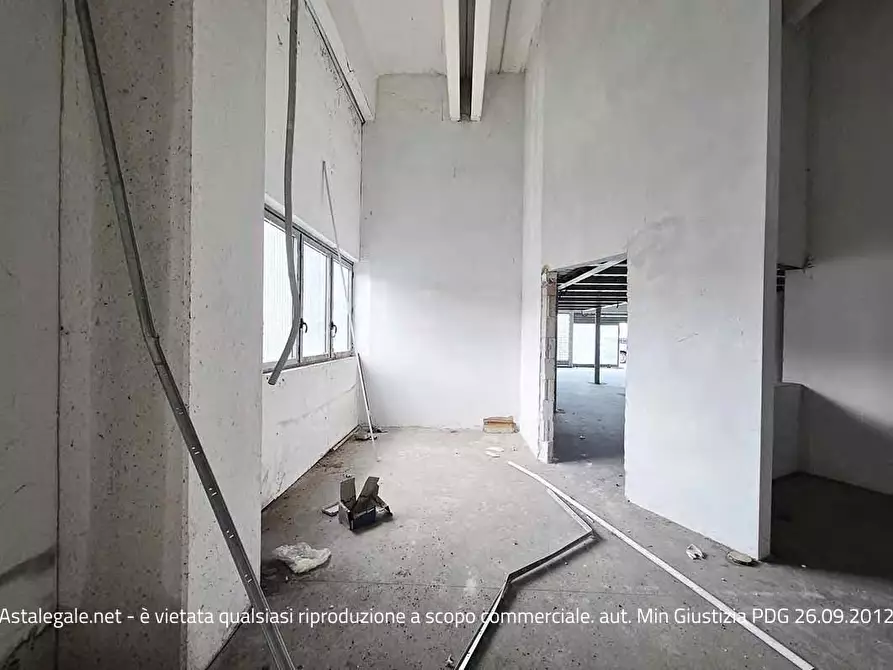 Immagine 10 di Negozio in vendita  196 a Milano