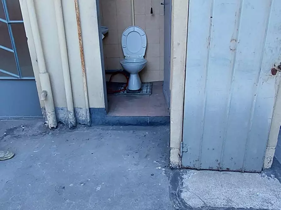 Immagine 5 di Negozio in vendita  72 B a Torino