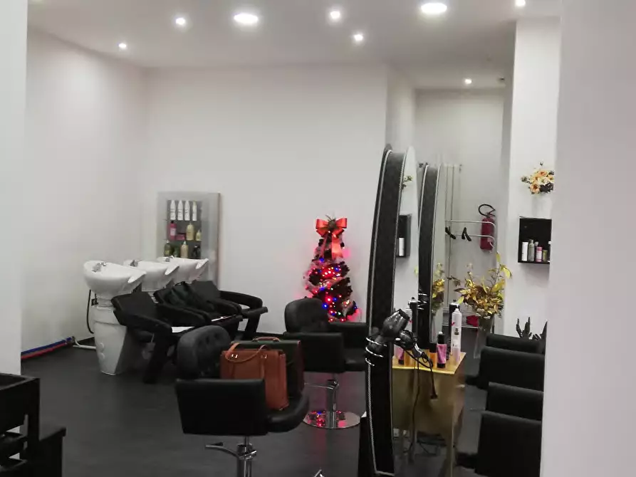 Immagine 6 di Negozio in vendita  27 a Torino