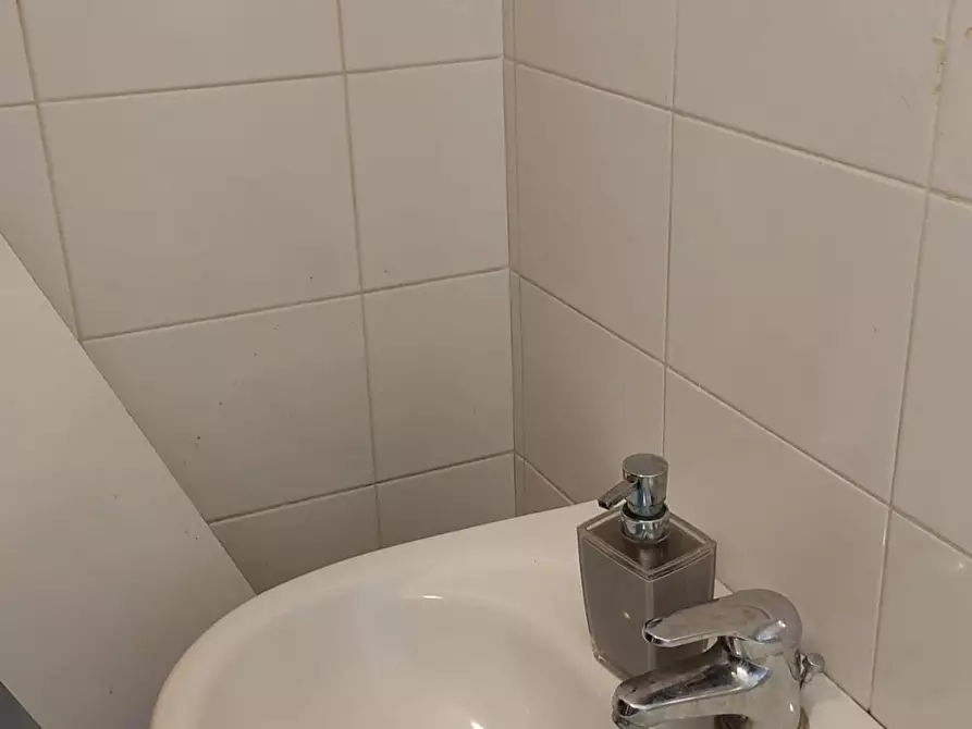 Immagine 5 di Negozio in vendita  86 a Torino