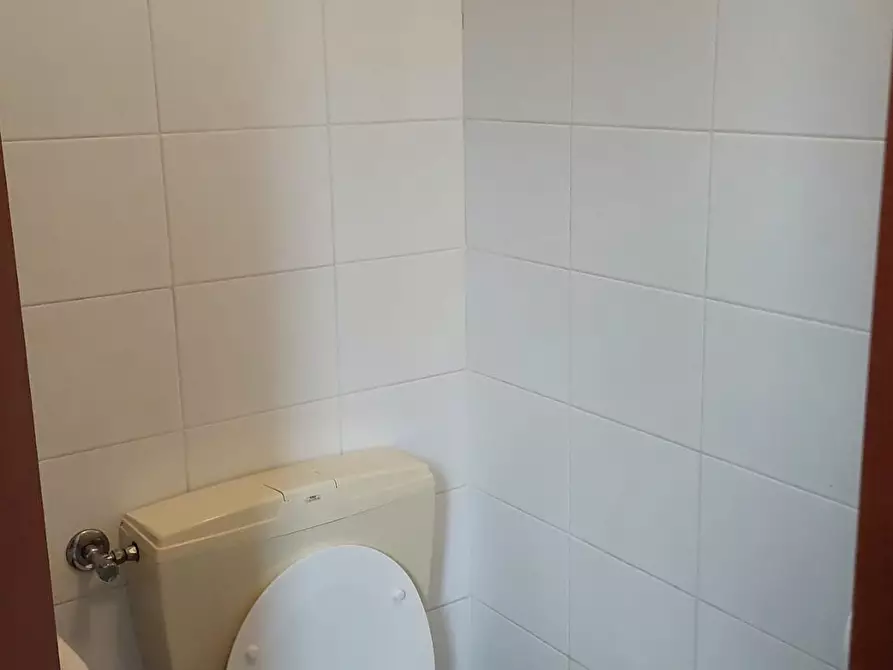 Immagine 6 di Negozio in vendita  86 a Torino