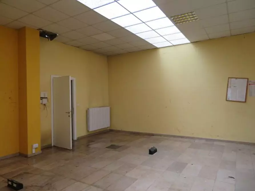 Immagine 7 di Negozio in vendita  snc a Luserna San Giovanni