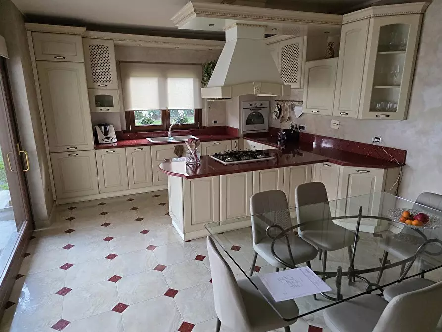 Immagine 10 di Villa in vendita  23 a Nichelino