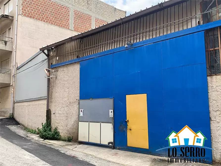 Immagine 1 di Negozio in affitto  a Alcamo