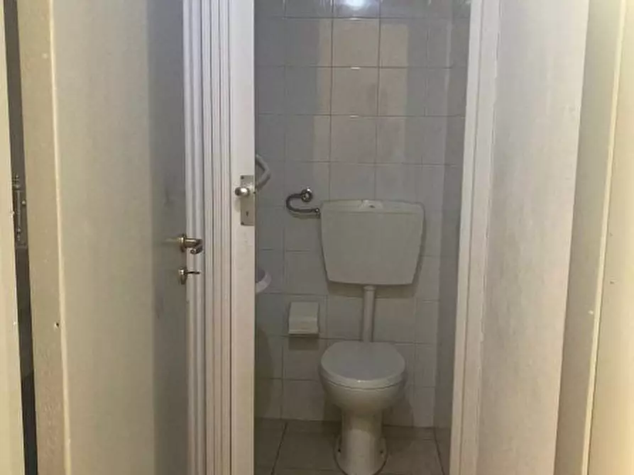 Immagine 5 di Negozio in affitto  a Alcamo