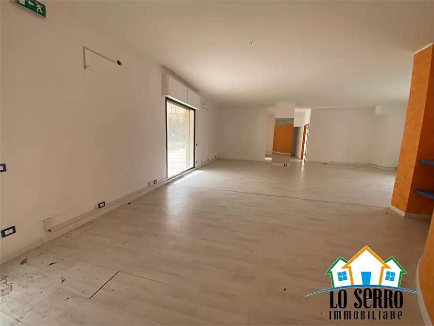 Immagine 3 di Negozio in affitto  a Alcamo