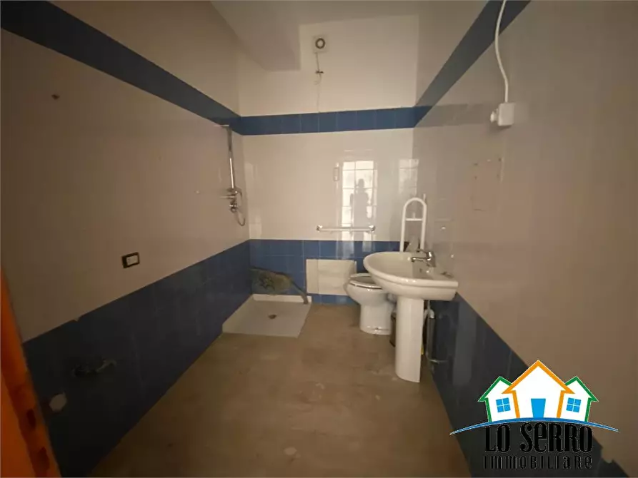 Immagine 7 di Negozio in affitto  a Alcamo