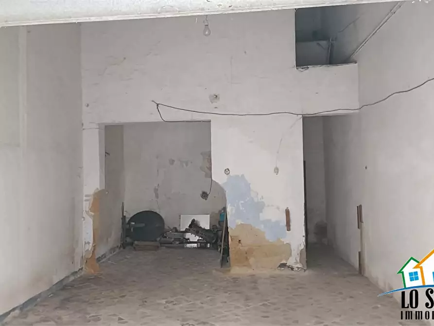 Immagine 1 di Garage in vendita  a Alcamo