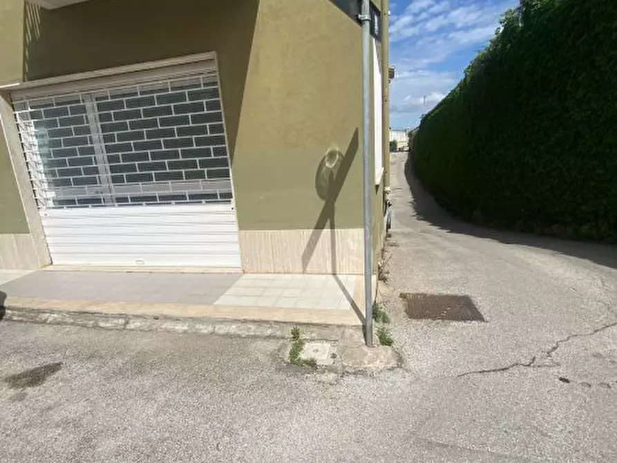 Immagine 4 di Magazzino in vendita  a Alcamo