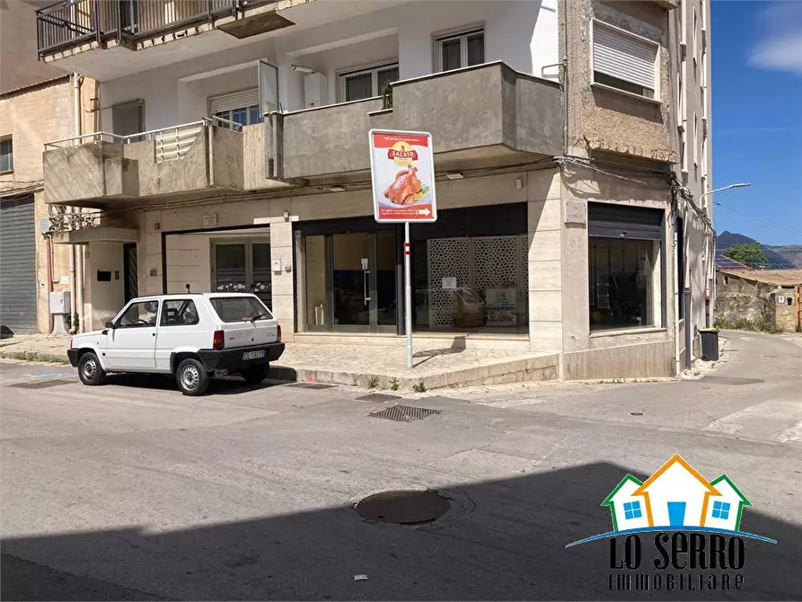 Immagine 1 di Negozio in vendita  a Alcamo