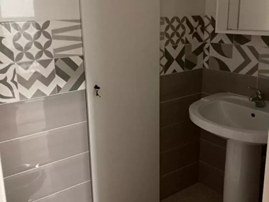 Immagine 10 di Negozio in vendita  a Alcamo