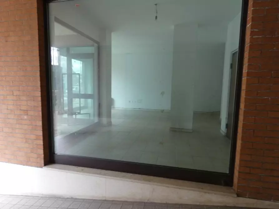 Immagine 3 di Negozio in vendita  25 a Moncalieri
