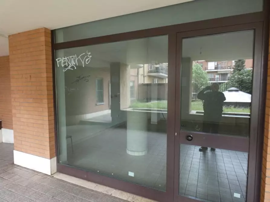 Immagine 1 di Negozio in vendita  25 a Moncalieri
