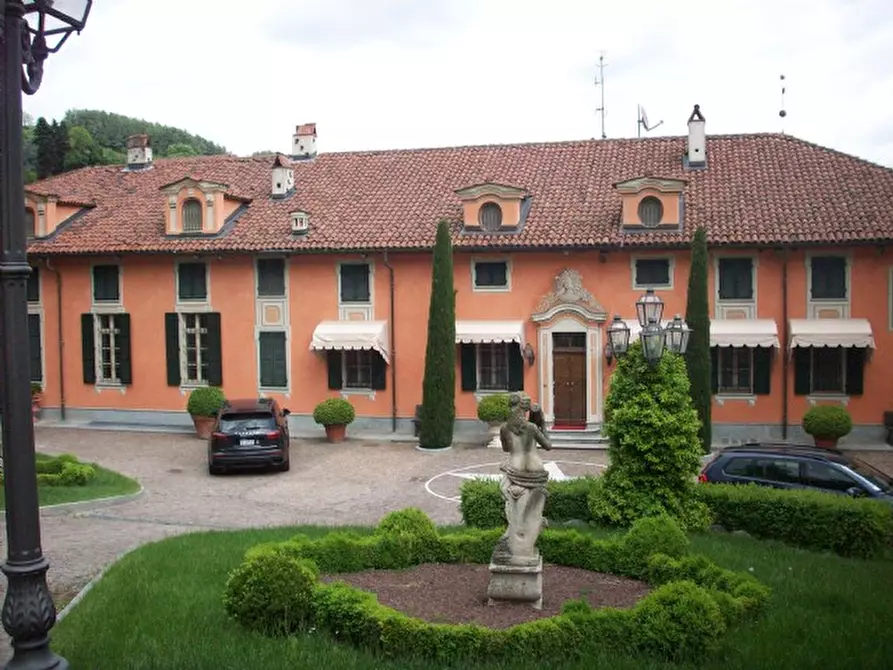 Immagine 1 di Villa in vendita  a Moncalieri