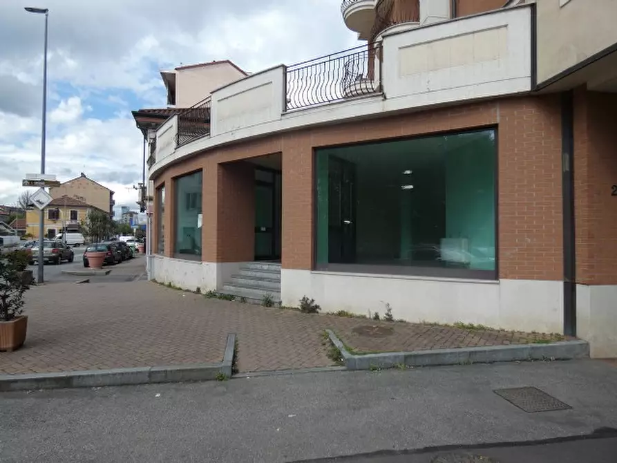 Immagine 1 di Negozio in vendita  23 a Moncalieri