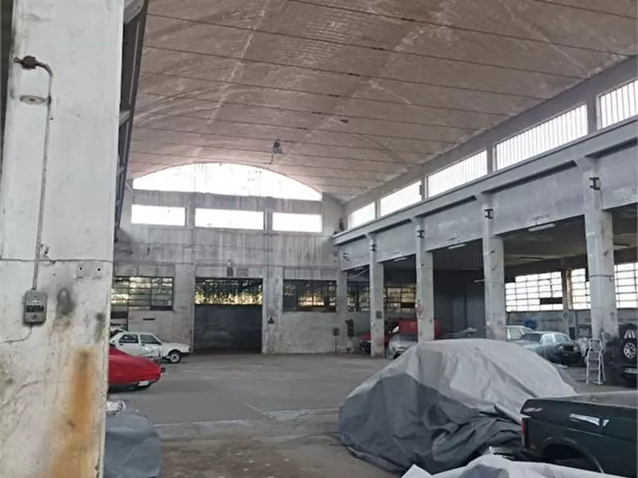 Immagine 2 di Capannone industriale in vendita  a Settimo Torinese