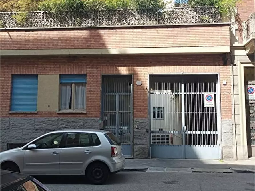 Immagine 1 di Magazzino in vendita  a Torino
