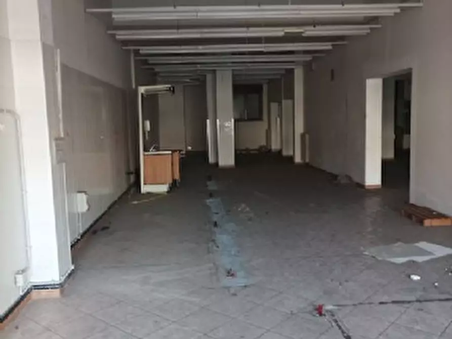 Immagine 10 di Negozio in vendita  3 a Torino