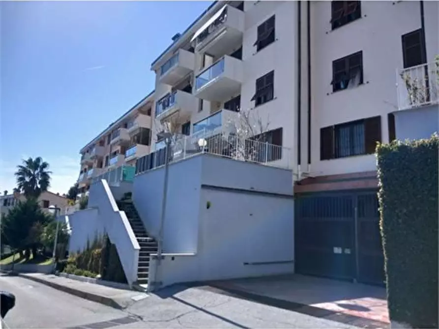 Immagine 2 di Appartamento in vendita  121 a Genova