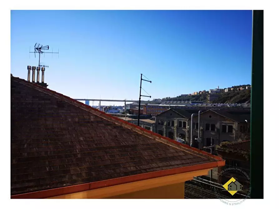 Immagine 8 di Appartamento in vendita  42 a Genova