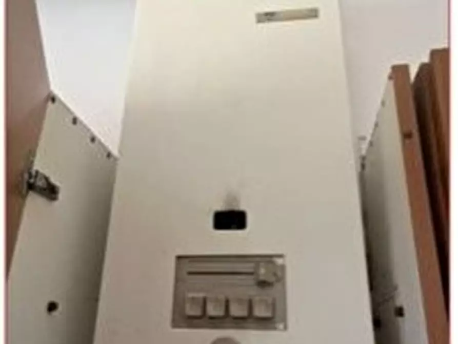 Immagine 10 di Appartamento in vendita  78 a Genova