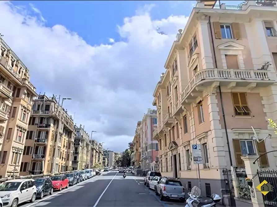 Immagine 2 di Appartamento in vendita  19 a Genova