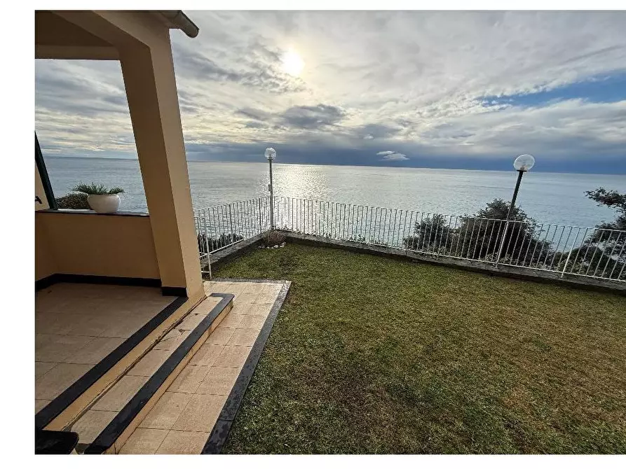 Immagine 2 di Appartamento in vendita  34 a Arenzano