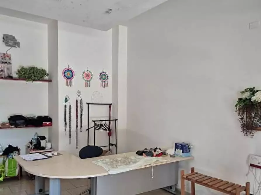 Immagine 5 di Negozio in vendita  51 a Loano