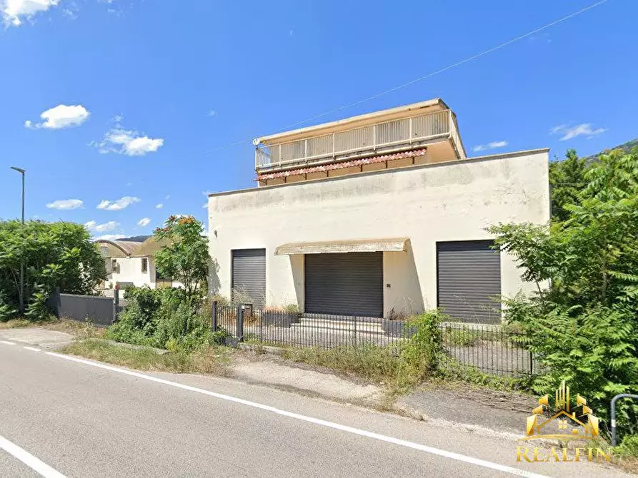 Immagine 1 di Negozio in vendita  a San Pietro Infine