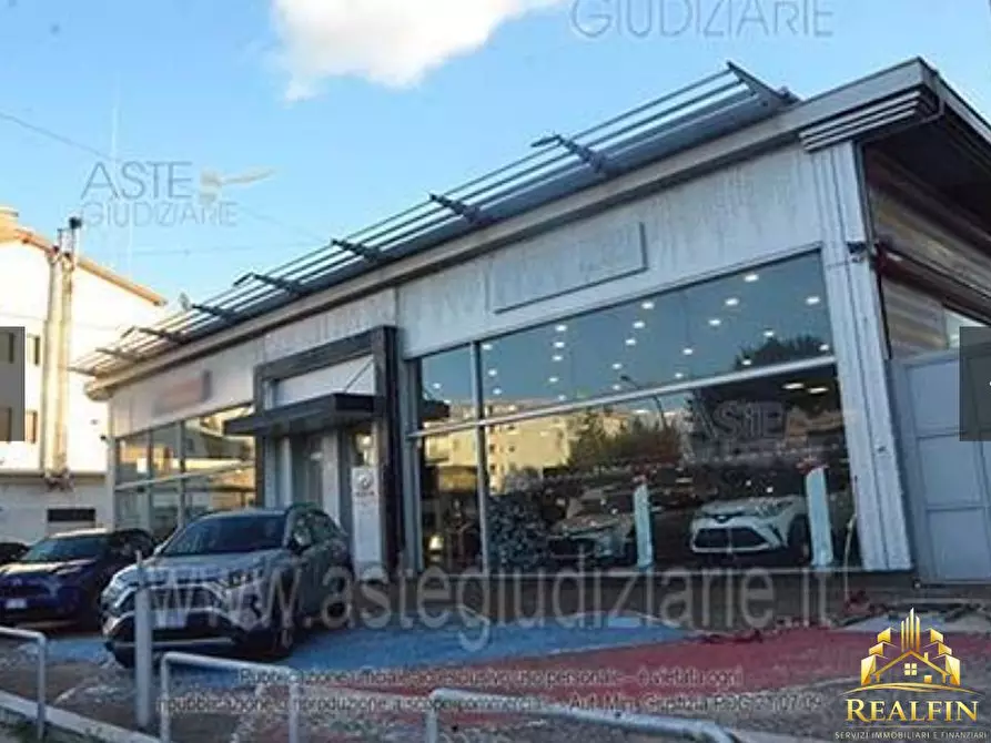 Immagine 2 di Negozio in vendita  a Casagiove