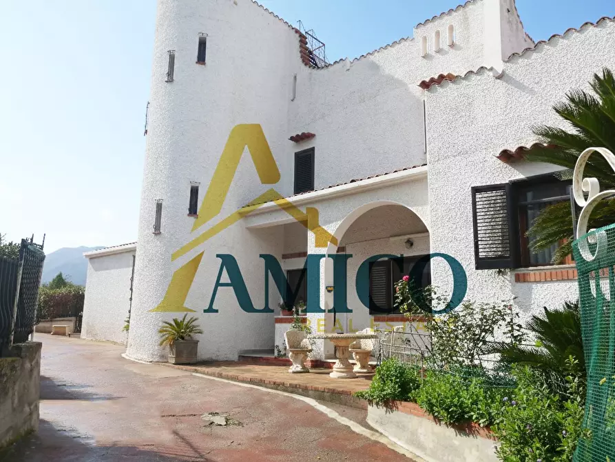 Immagine 1 di Villa in vendita  snc a Carini