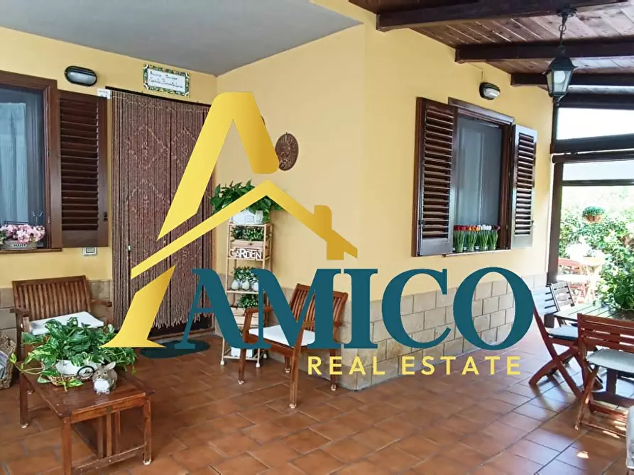 Immagine 1 di Villa in vendita  snc a Campofelice Di Roccella