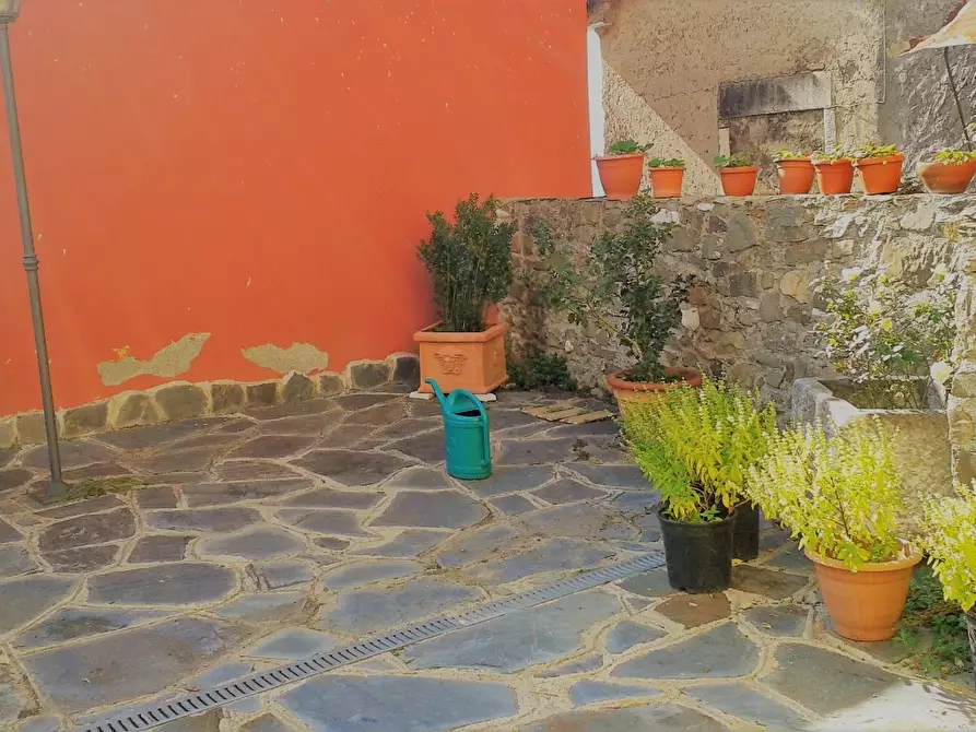 Immagine 4 di Casa indipendente in vendita  a Carrara