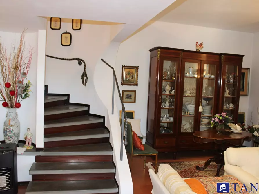 Immagine 9 di Casa semindipendente in vendita  a Carrara
