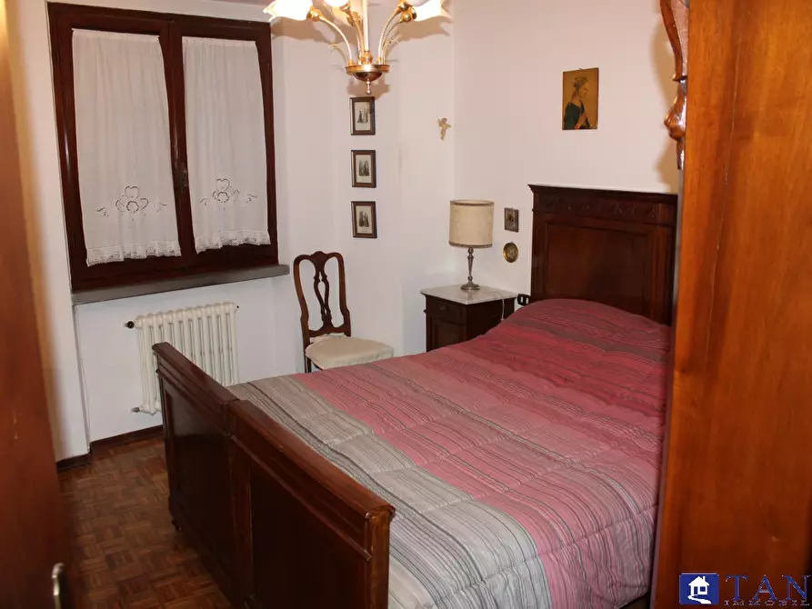 Immagine 10 di Casa semindipendente in vendita  a Carrara