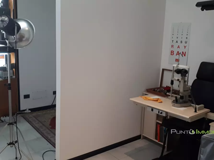 Immagine 10 di Negozio in vendita  48 a Brindisi