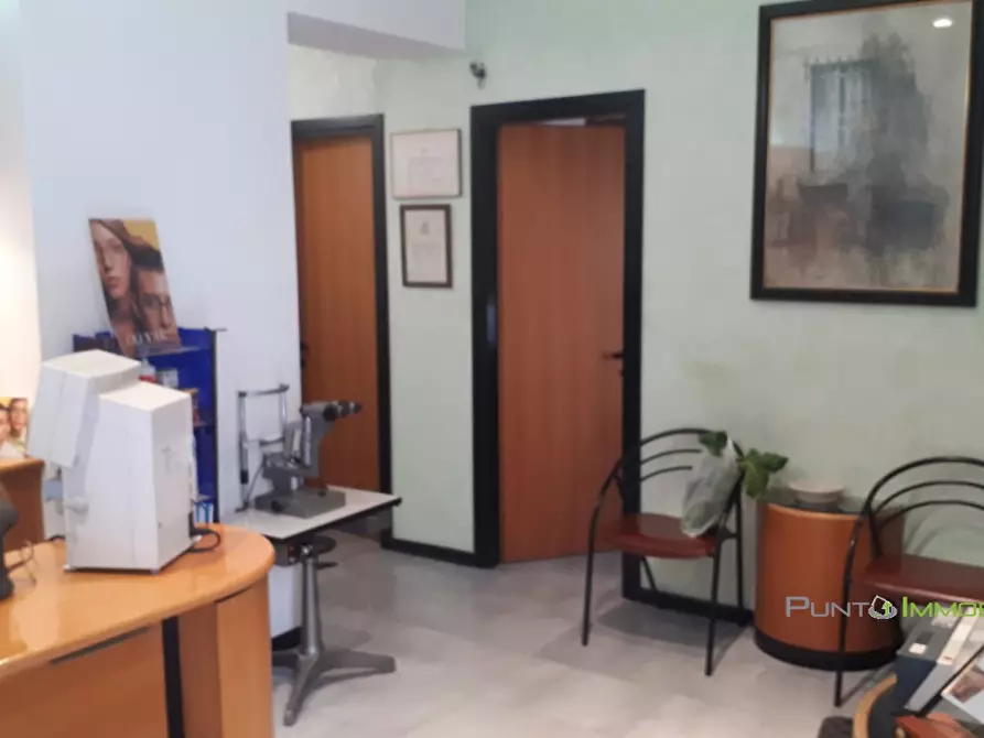 Immagine 4 di Negozio in vendita  48 a Brindisi