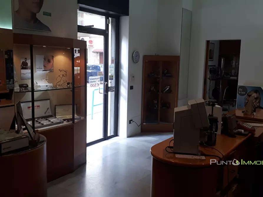 Immagine 6 di Negozio in vendita  48 a Brindisi